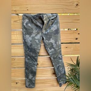 Camo skinny jeans